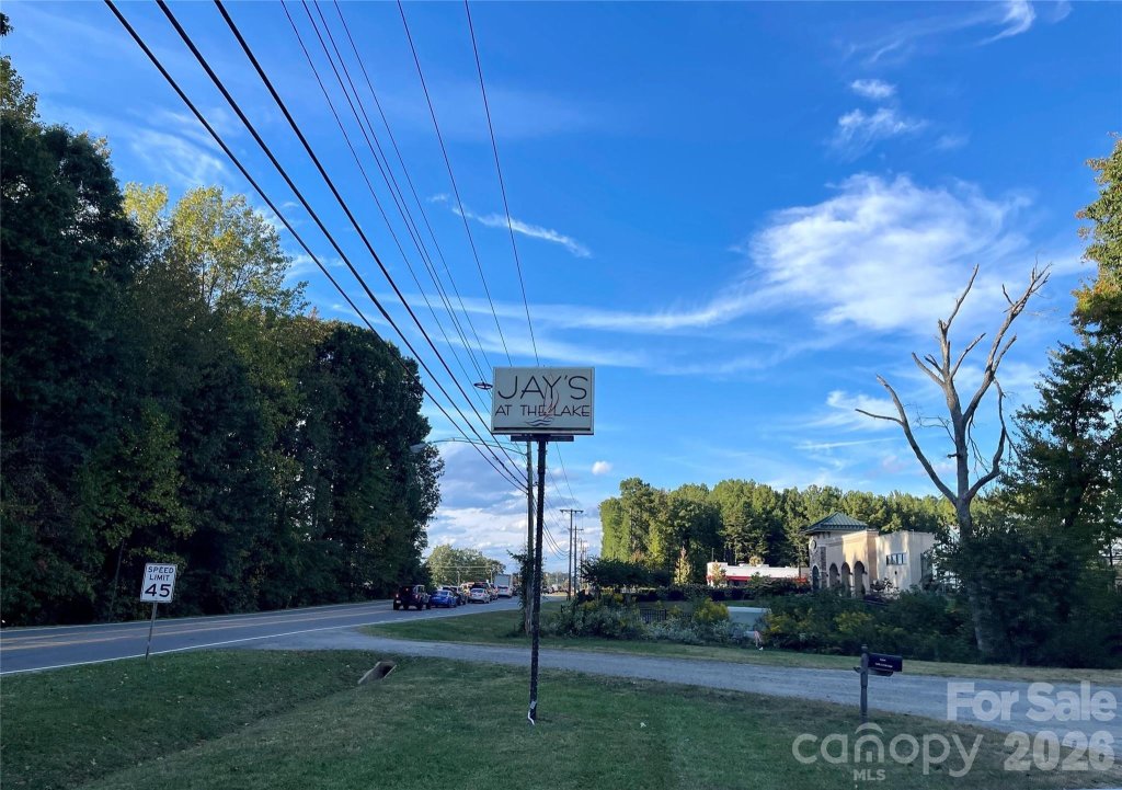 Dogwood Acres, Cornelius community