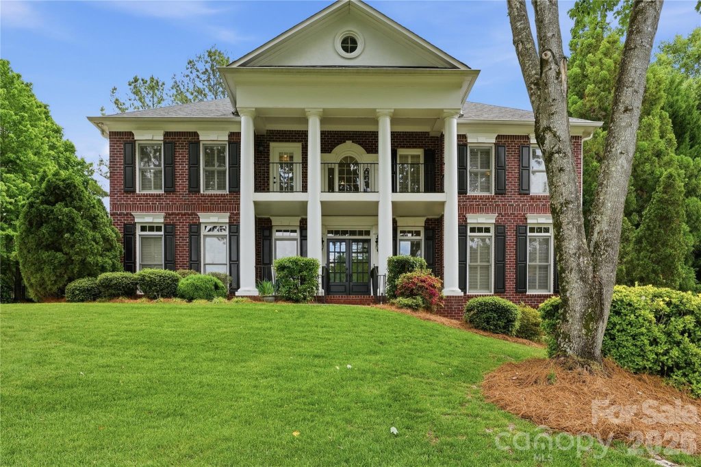Bridgehampton, Charlotte community