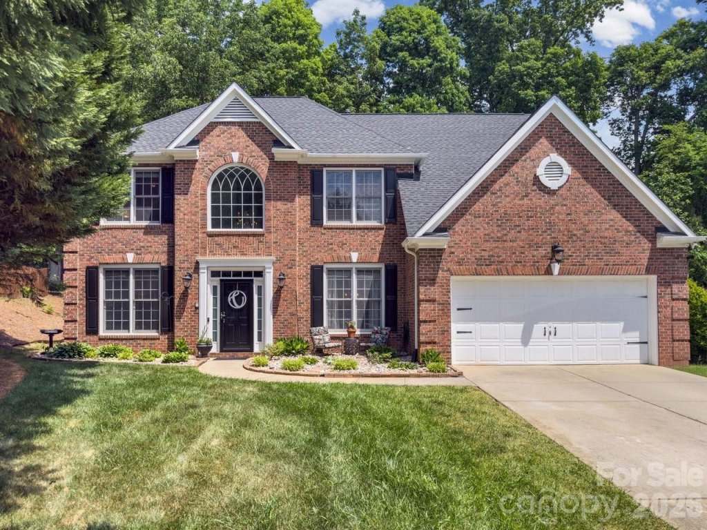 Harrington Woods, Charlotte community