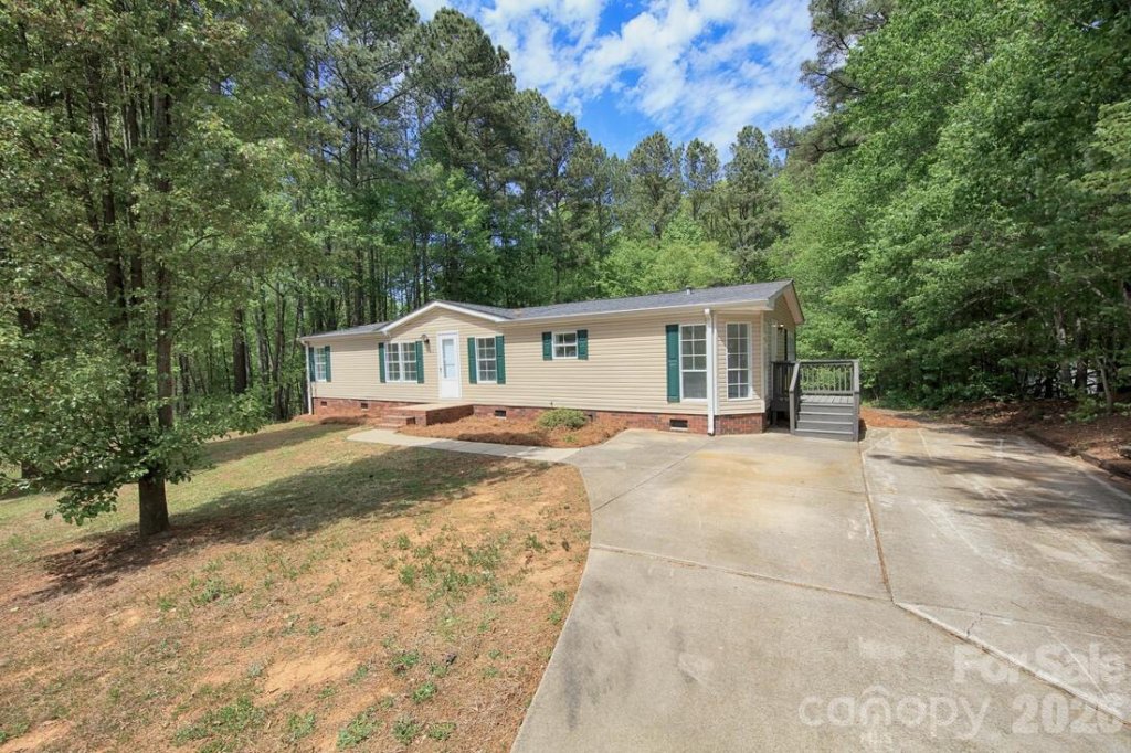 Rocky Creek Cove, Troutman community