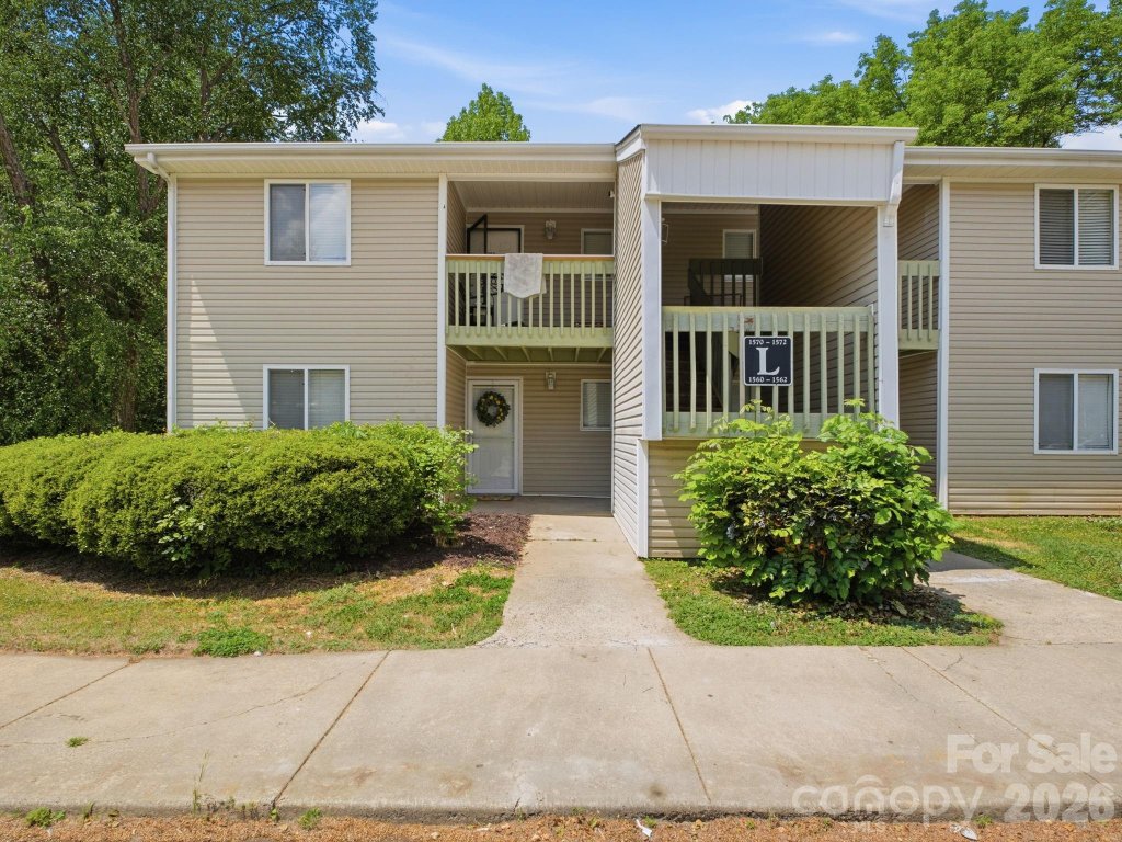 1560 Eagles Place