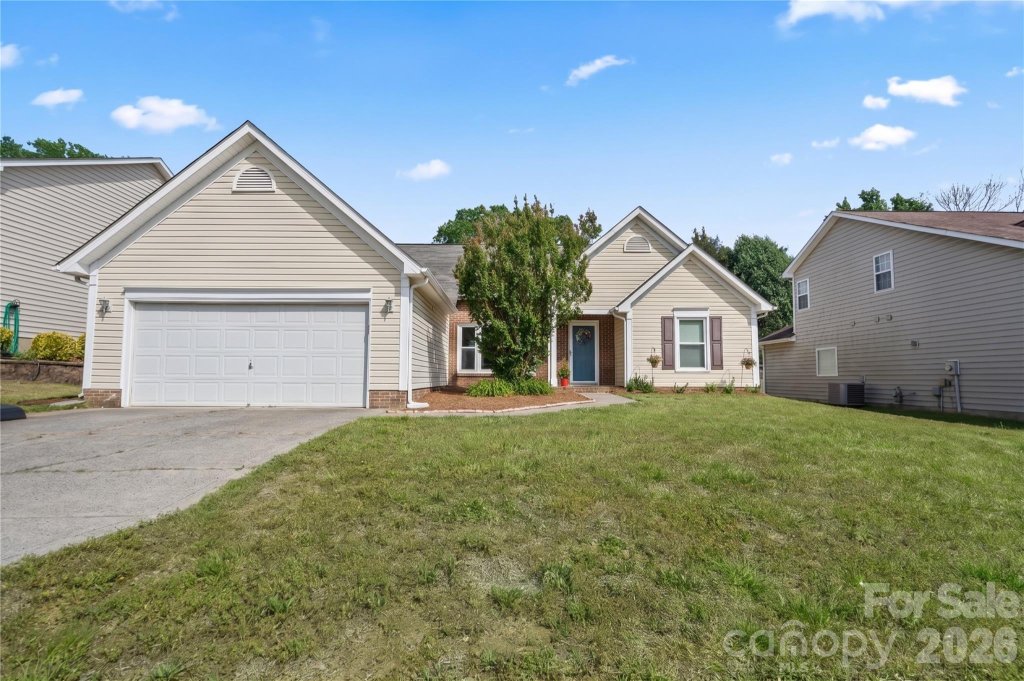 Tealbriar, Charlotte community