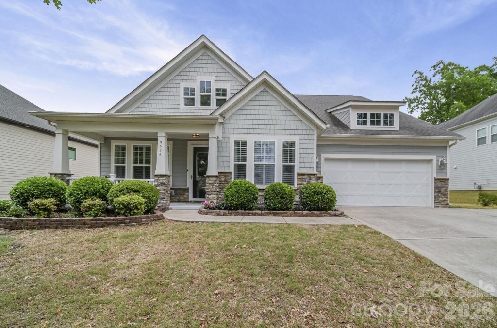 Cobblestone Manor, Huntersville community