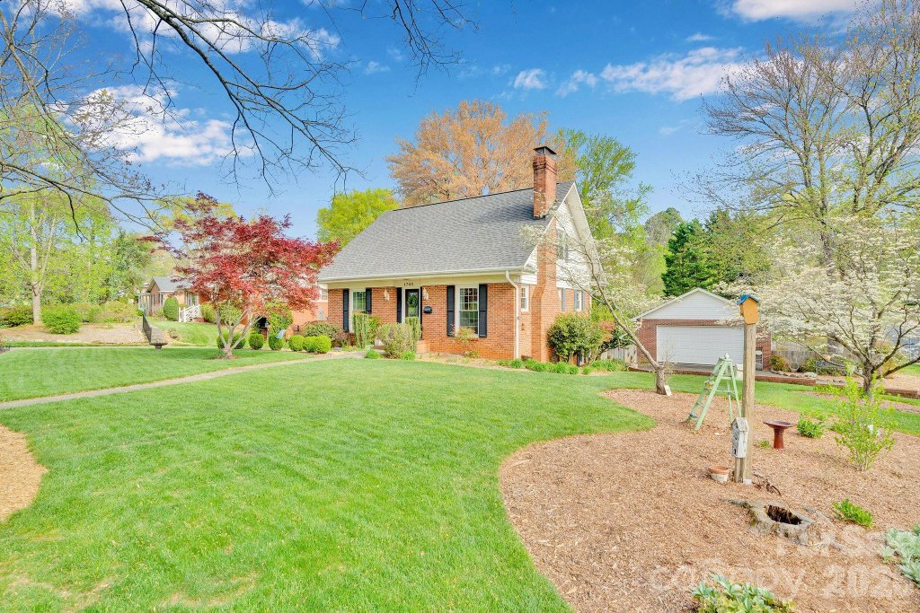 Montclaire, Charlotte community