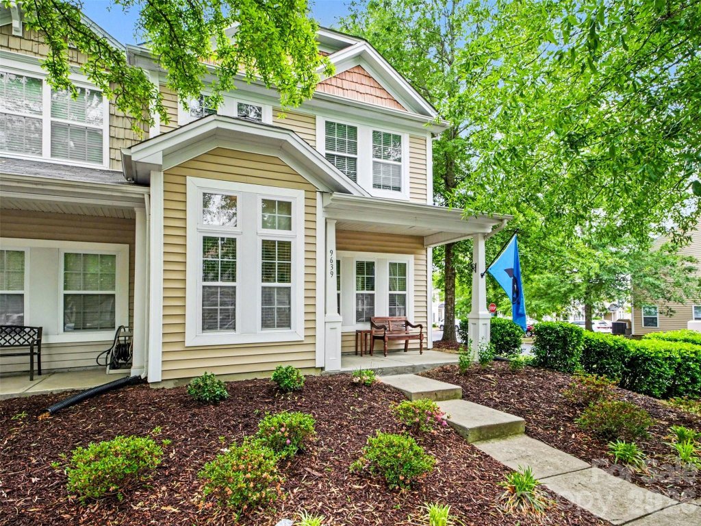 Cedar Mill, Charlotte community