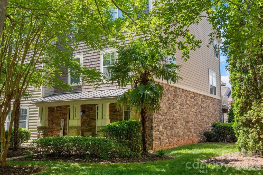 18533 The Commons Boulevard