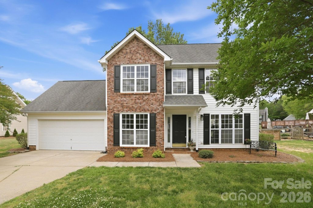 Buckingham, Matthews community