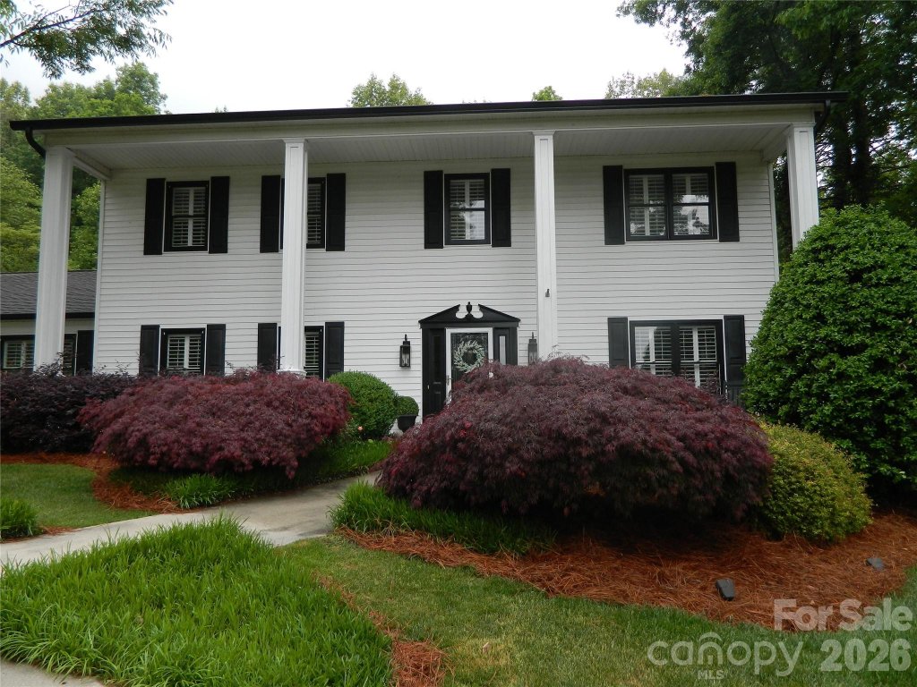 Cedar Rock Estates, Lenoir community