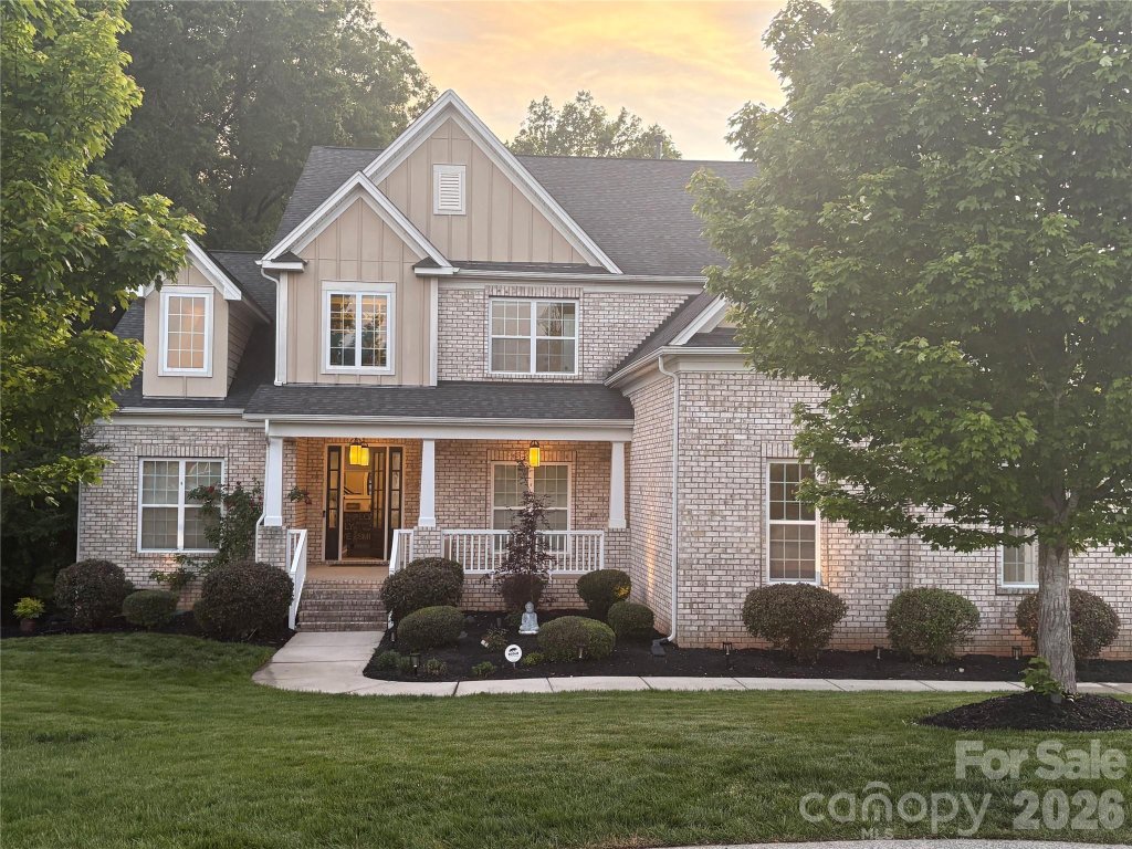 Hollister, Waxhaw community