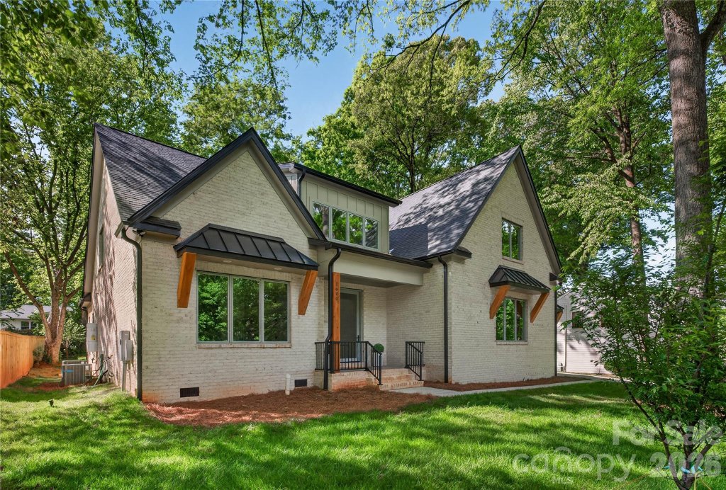 Woodbridge, Charlotte community