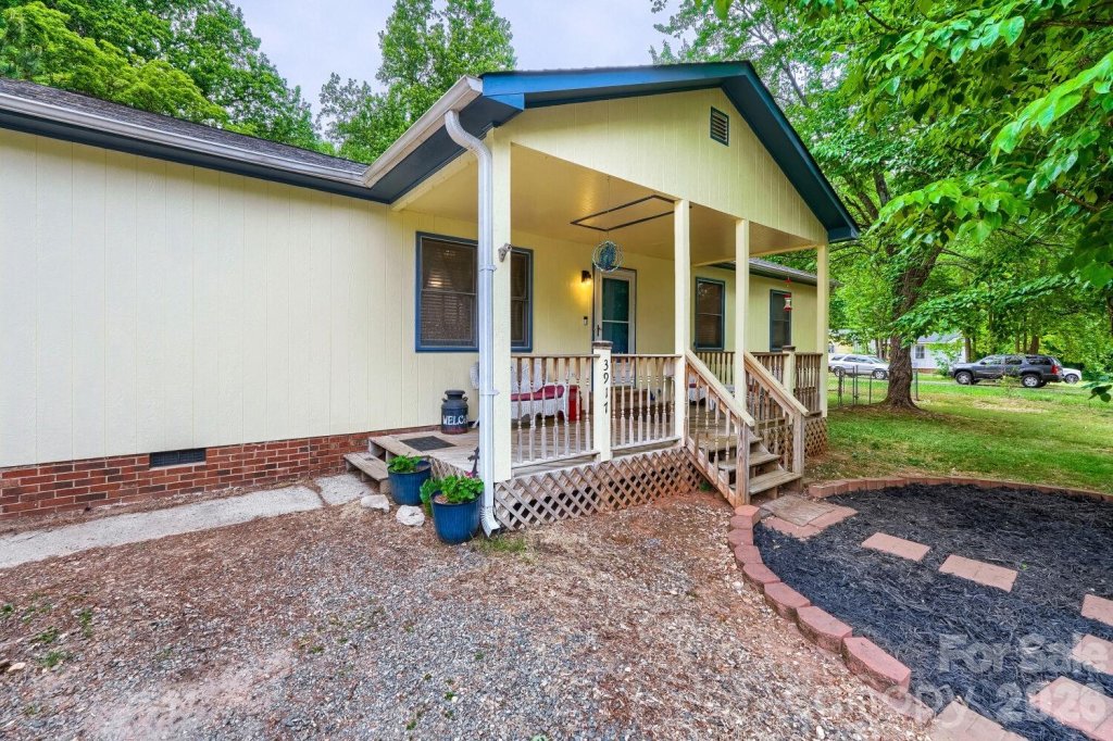 3917 Lake Road