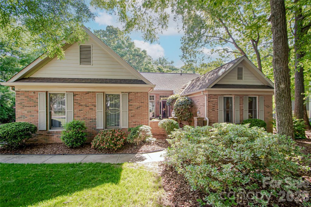 Thornhill, Charlotte community