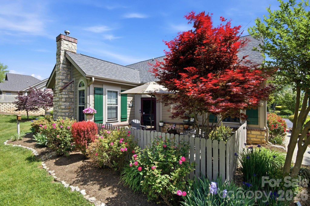 Craggy View Cottages, Swannanoa community