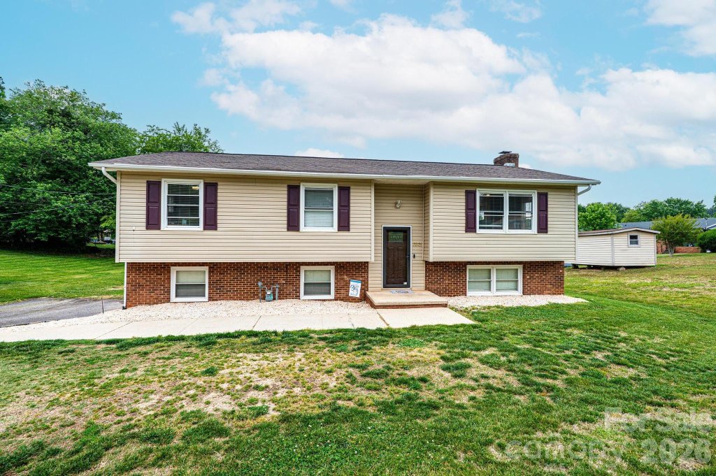 Eastwood, Hickory community
