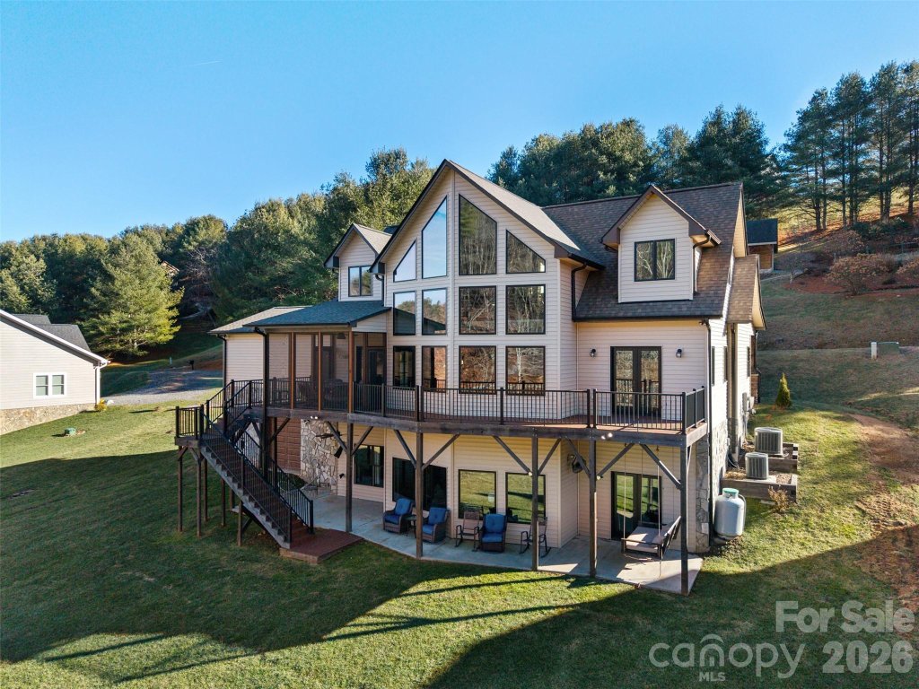 446 Green Meadows Drive