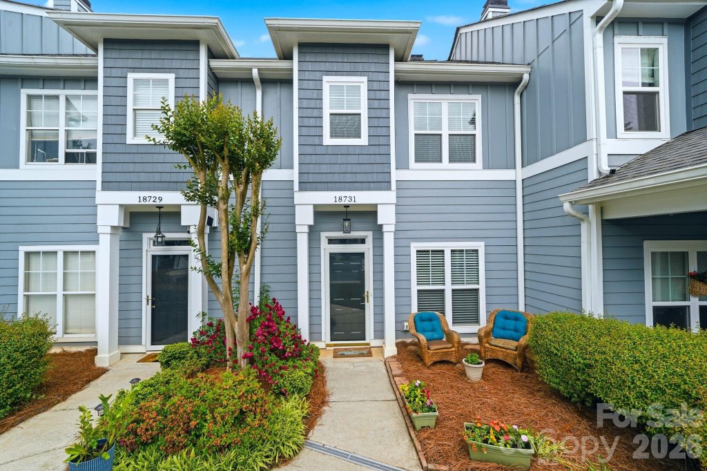 Silver Quay, Cornelius community