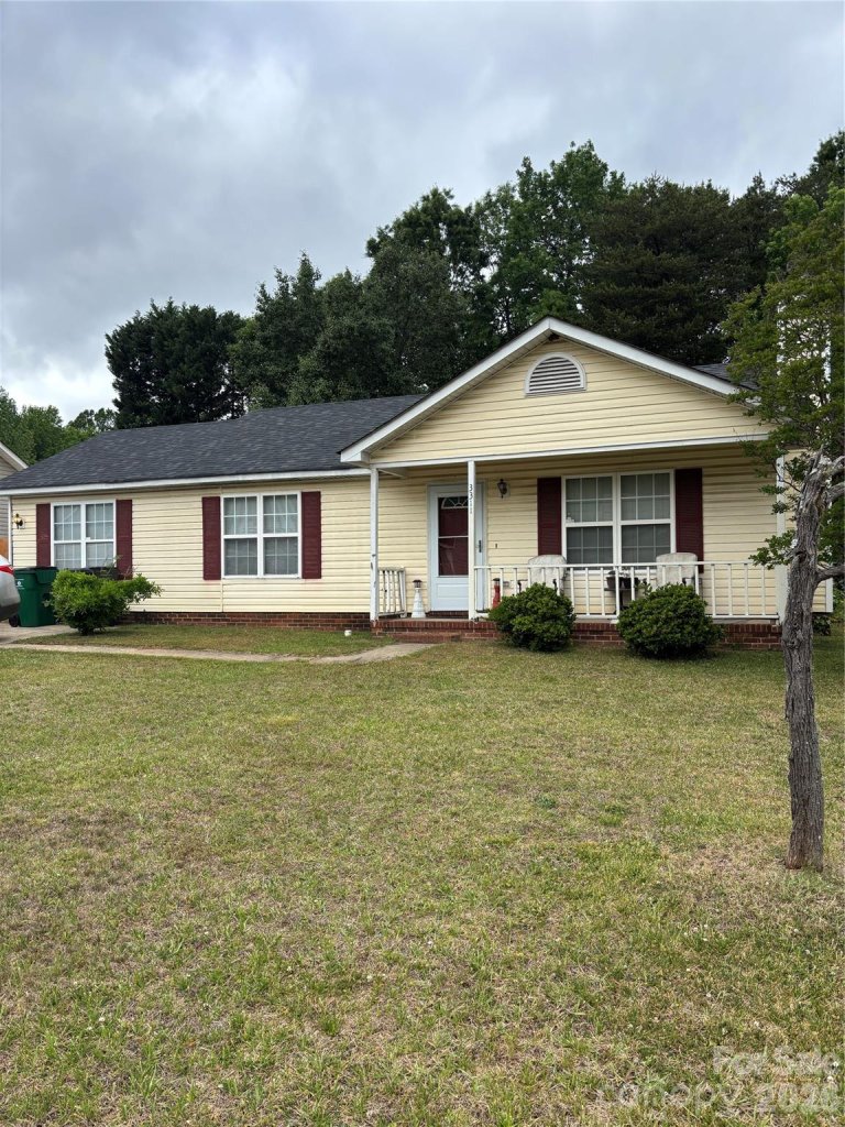 Arvin Village, Charlotte community