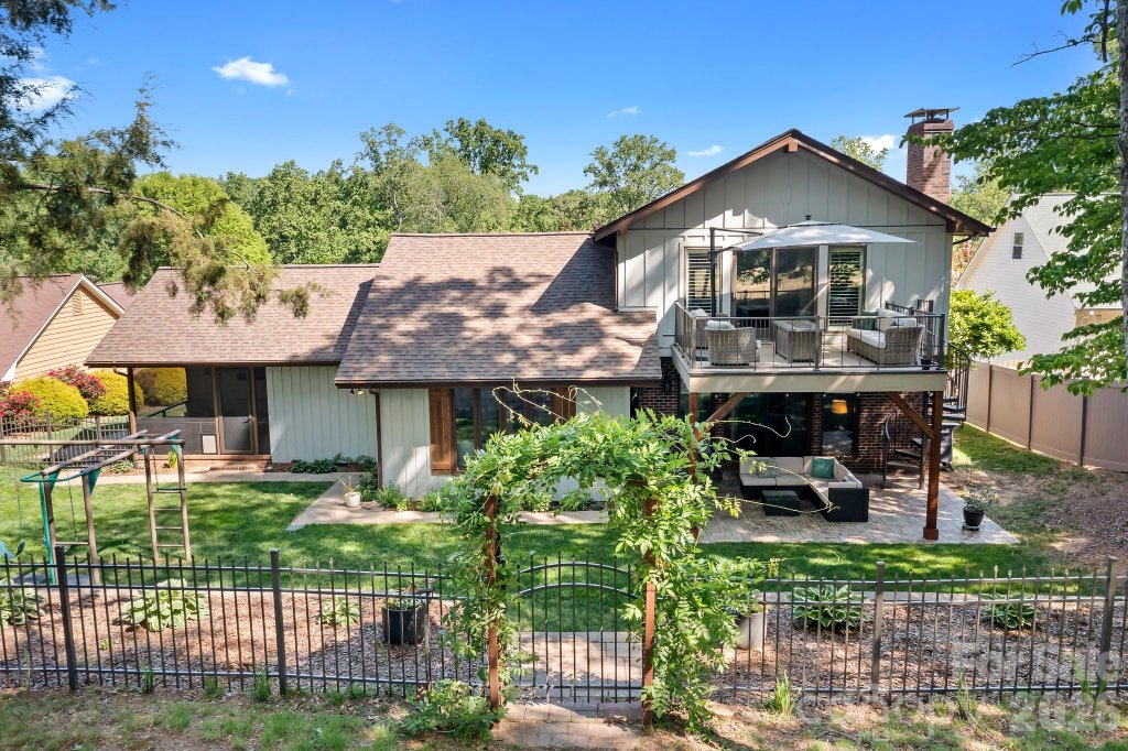 3469 Lake Shore Road