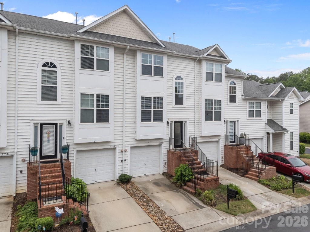 2750 Avalon Loop Road