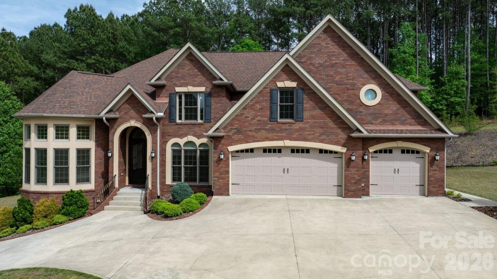 4 Royal Vista Way