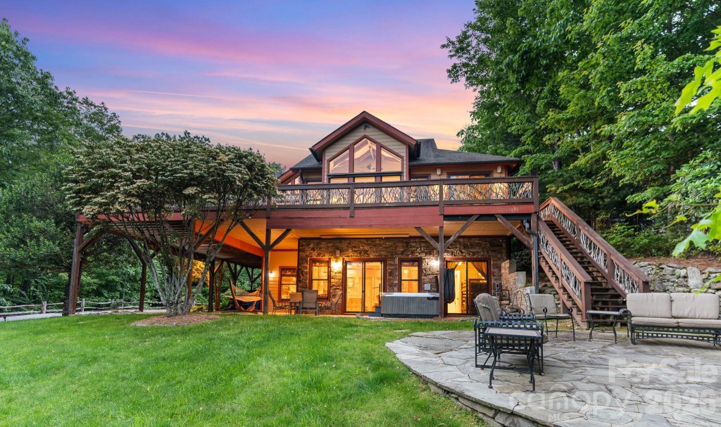Whetstone Gap, Lake Toxaway community