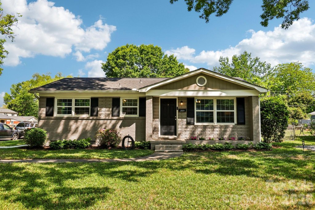 2809 Albany Lane
