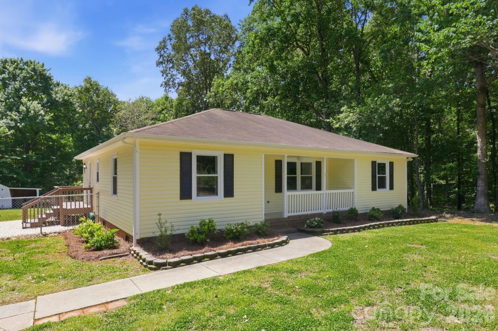 Bearskin Place, Monroe community