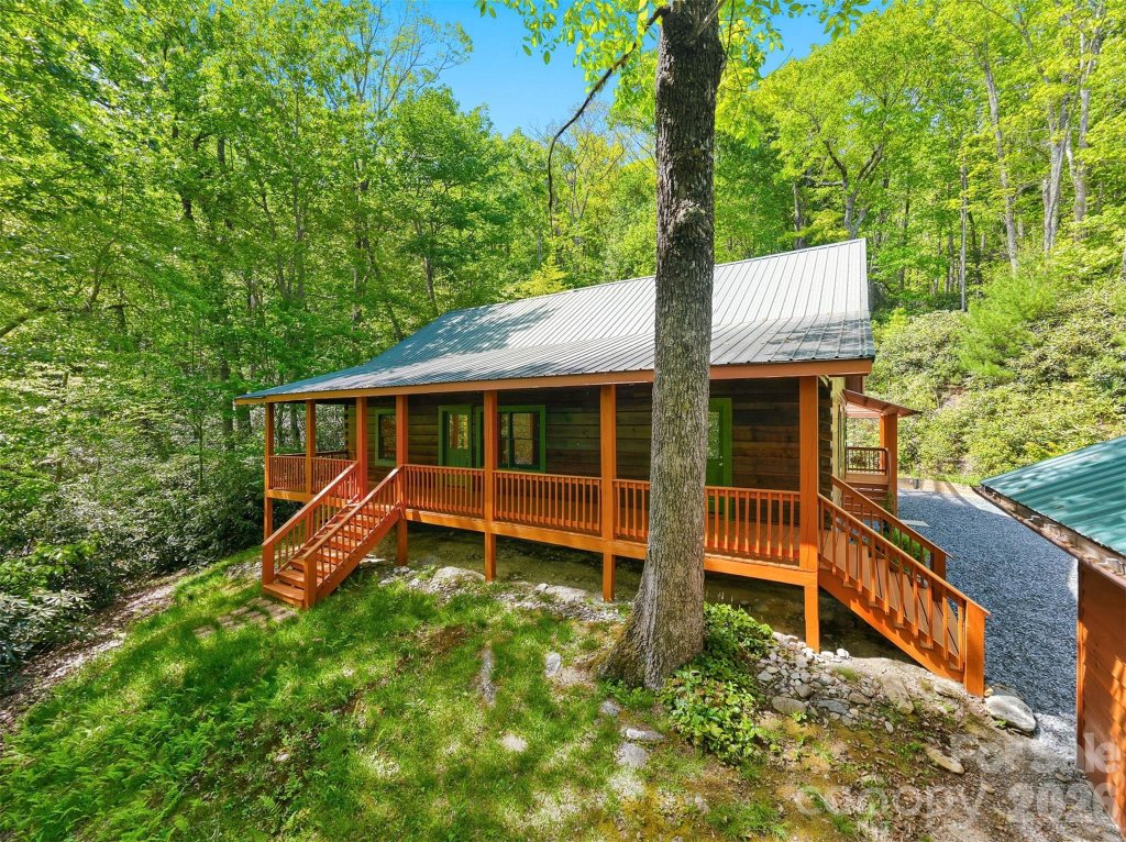 6220 Sunny Drive