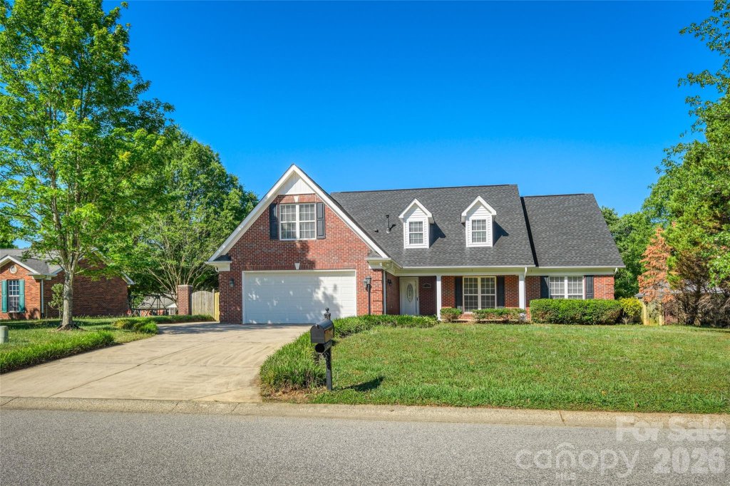 Myers Meadows, Monroe community