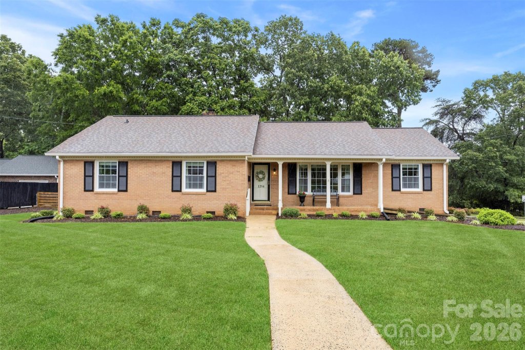 Kingswood, Gastonia community