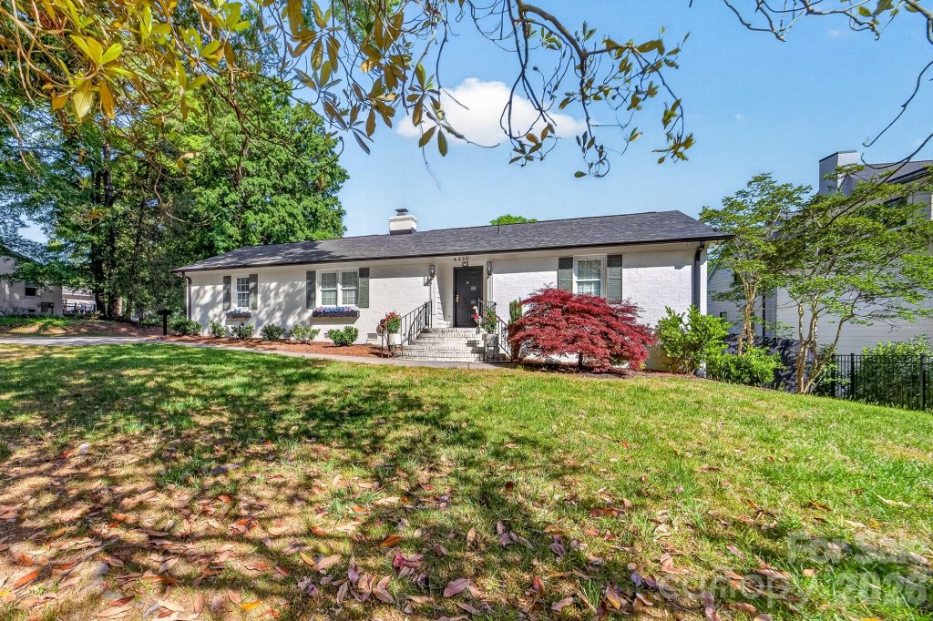 Beverly Woods, Charlotte community