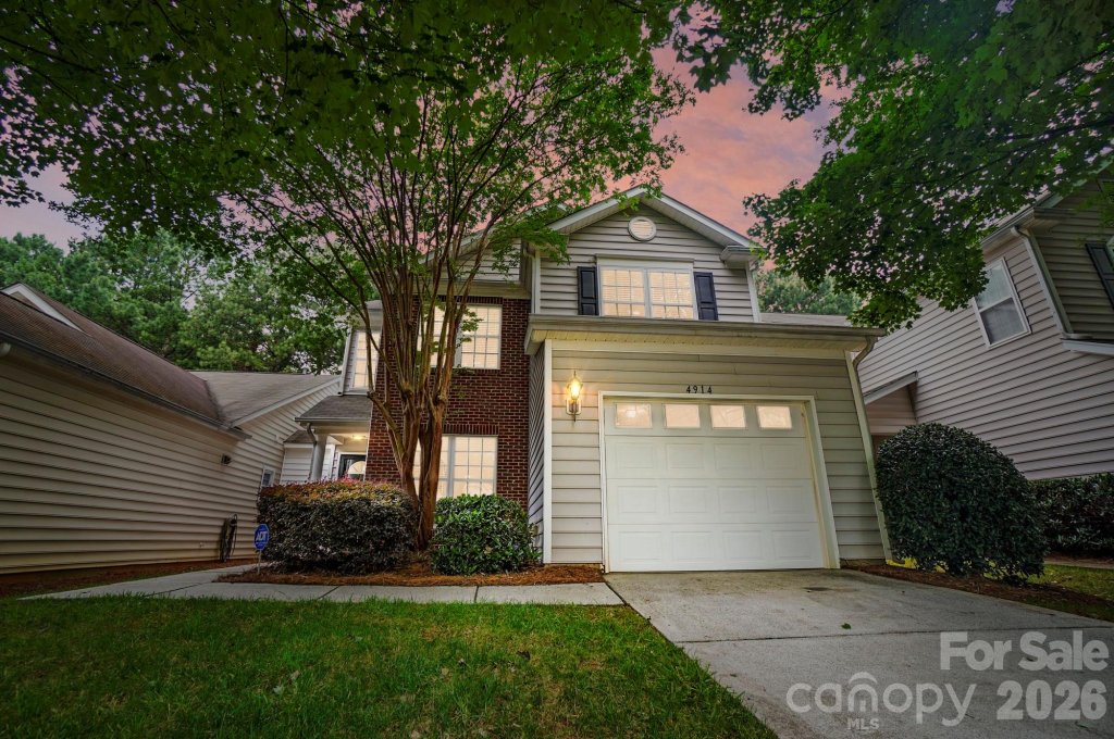 Villages Of Avonlea, Charlotte community