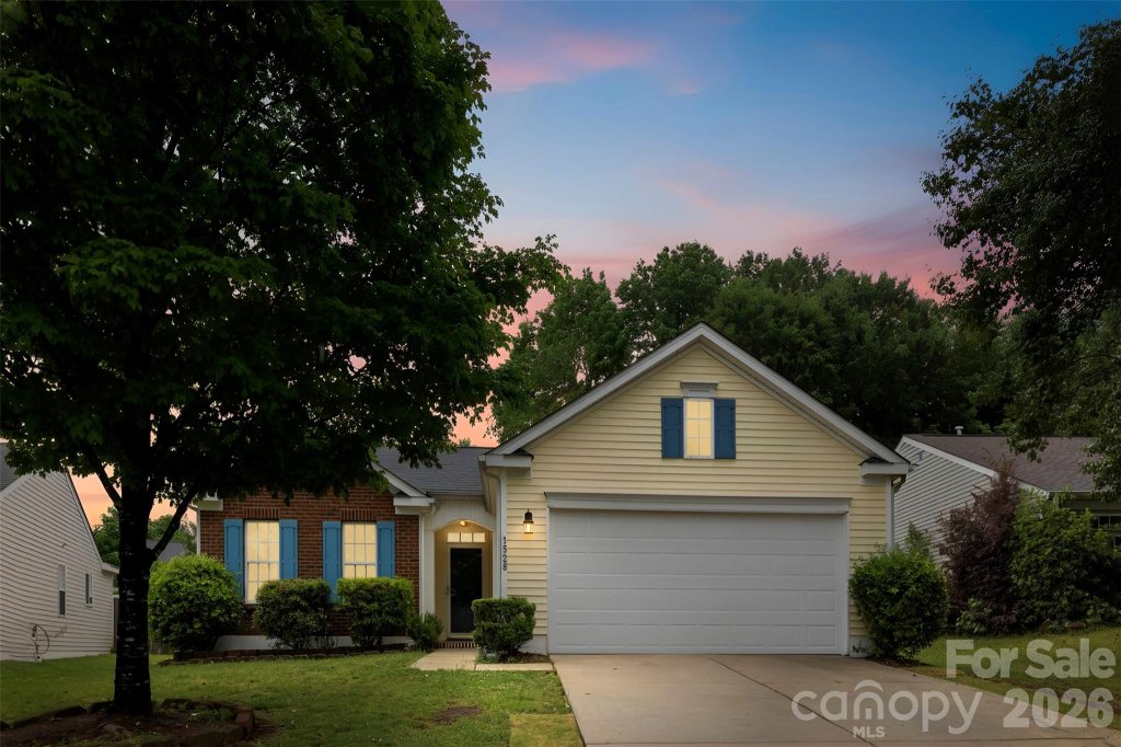 Oakdale Green, Charlotte community