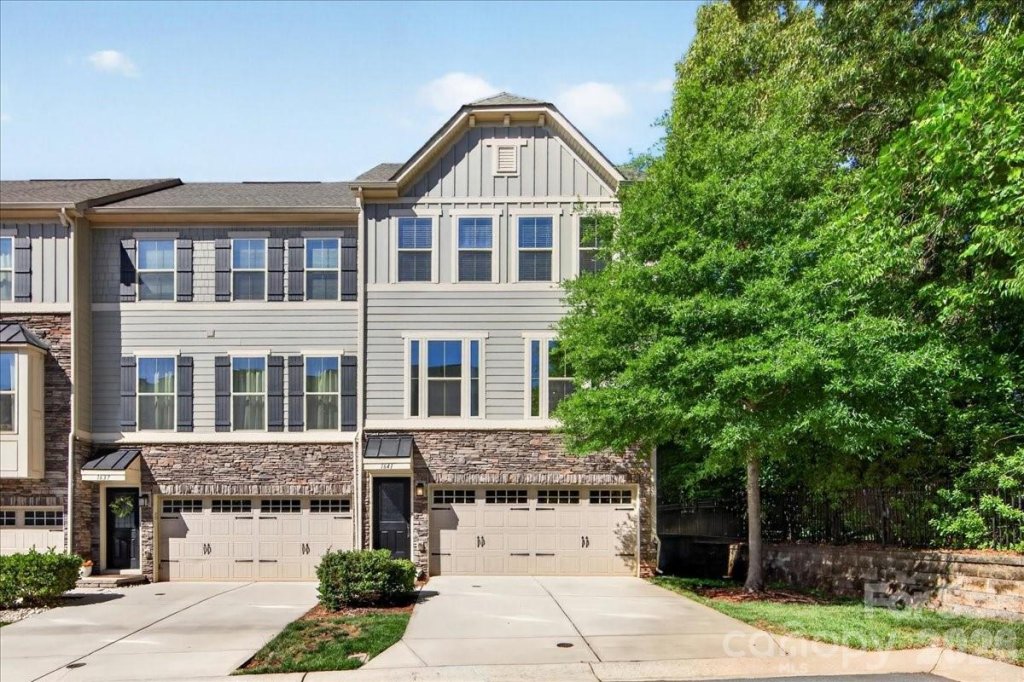 Townes Of Oakhurst, Charlotte community