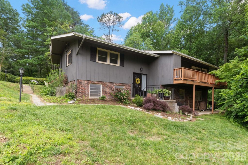 Whisperwood, Hendersonville community