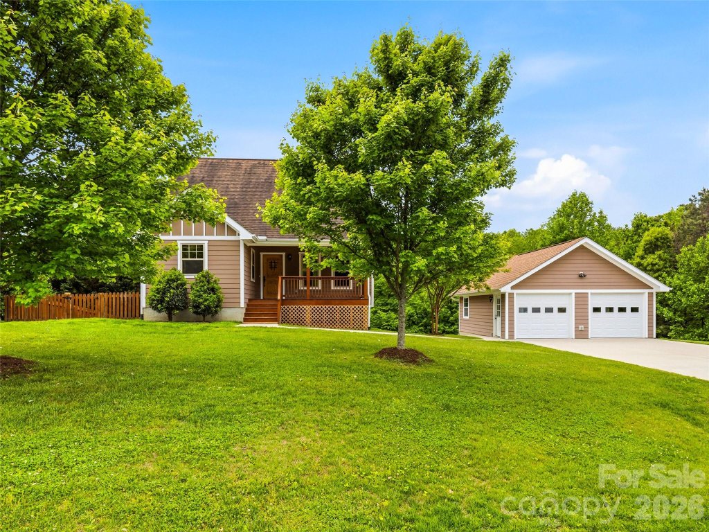 Mountain Meadows, Hendersonville community