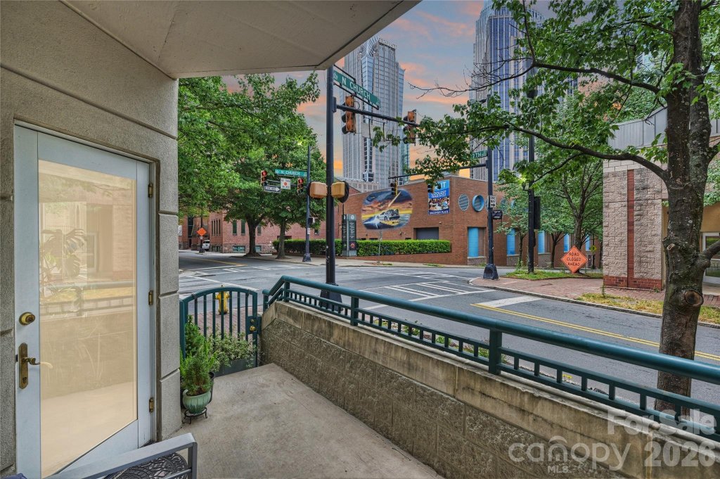 Jefferson Square, Charlotte community