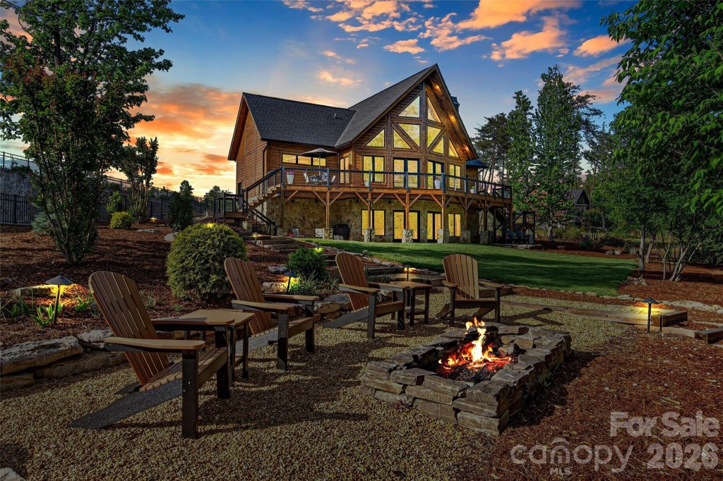 Waters Edge, Morganton community