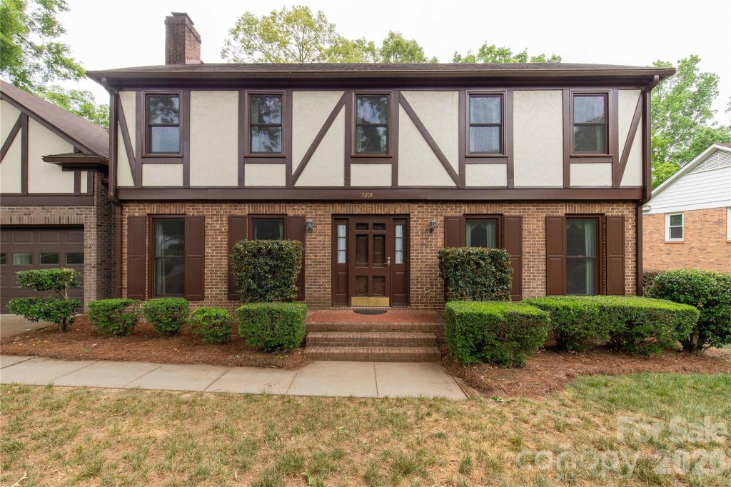 Quail Hollow Estates, Charlotte community