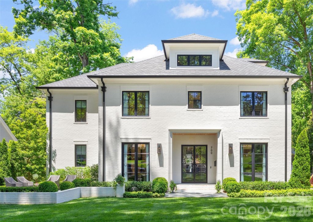 700 Cherokee Road