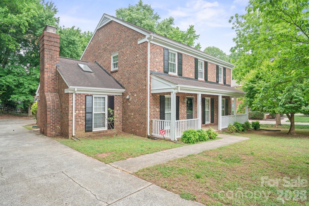Sardis Forest, Charlotte community
