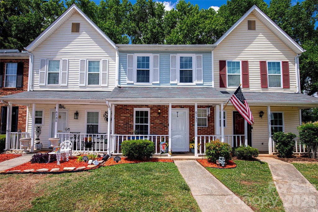 Windsor Grove, Charlotte community