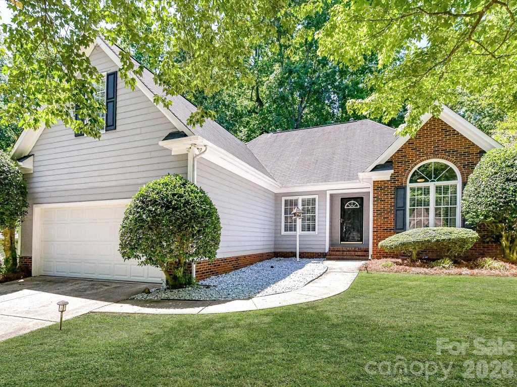 Stonefield, Charlotte community