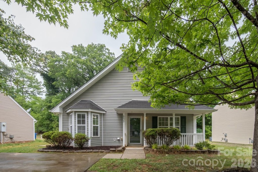 Nevin Glen, Charlotte community