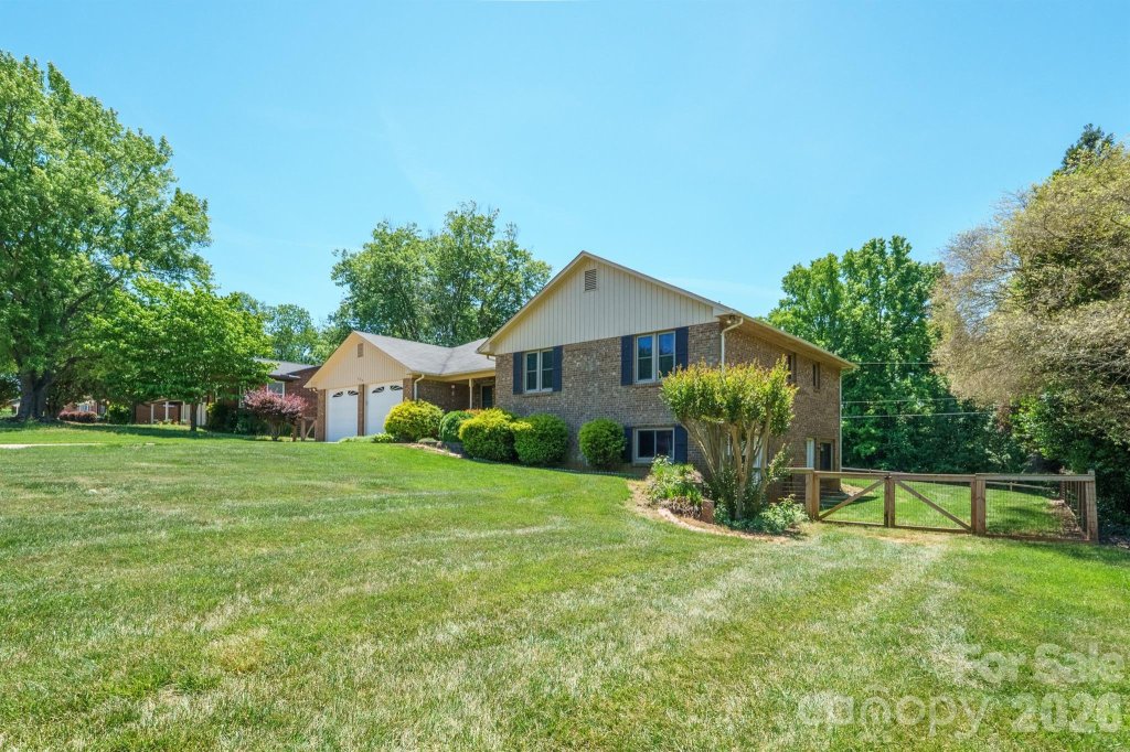 725 Sunridge Drive