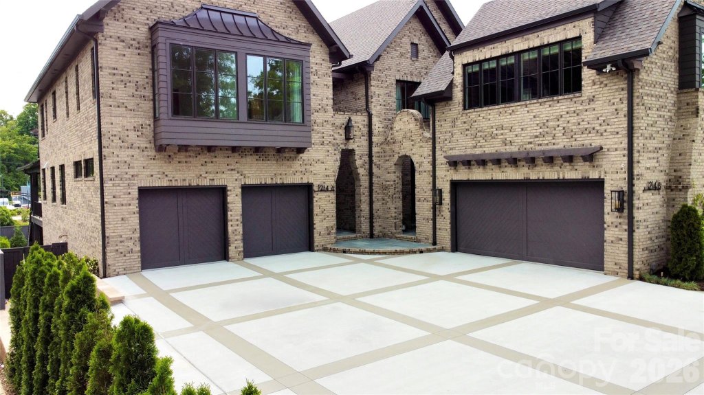 1214 S Kings Drive