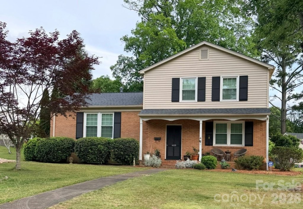 1623 Paddock Circle