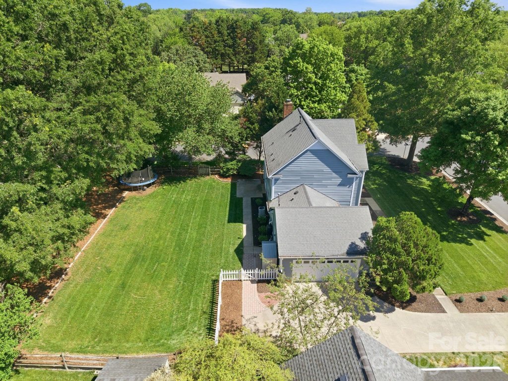 Raeburn, Charlotte community