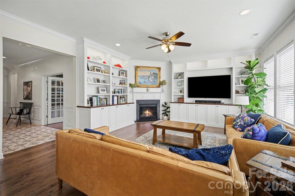 Chapel Cove, Charlotte community