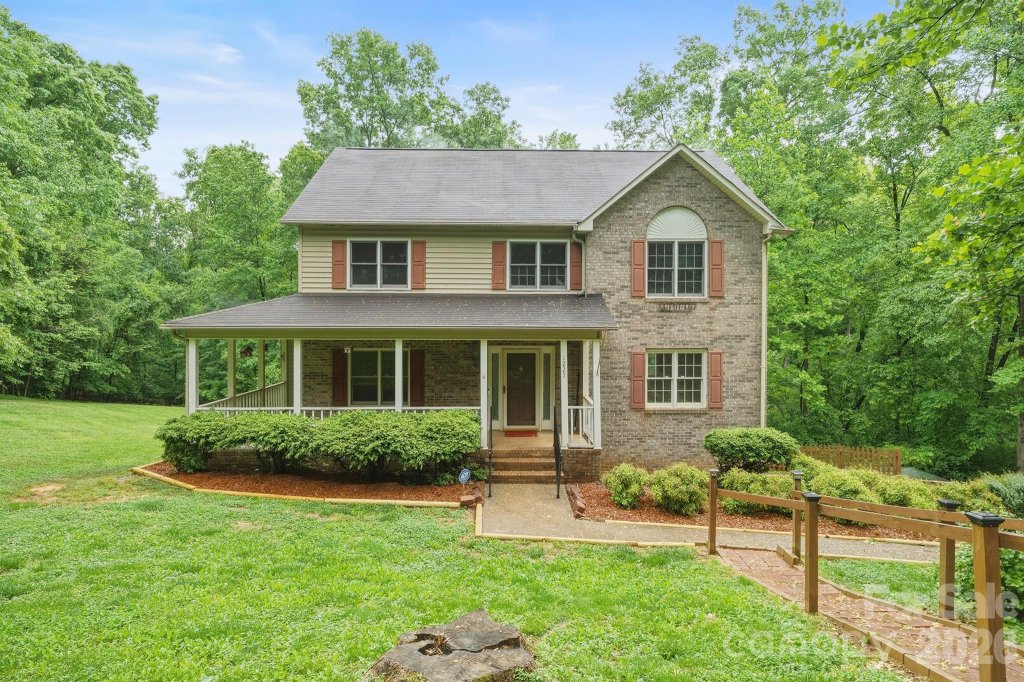 Deerfield, Hickory community